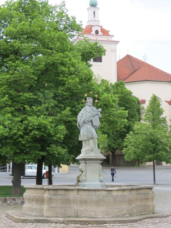 Hotel Cesky Dvur Beroun  Exterior foto